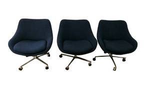 lot 2 image: 3 Rolling Swivel Chairs