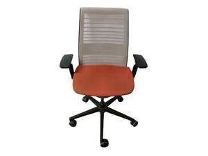 lot 17 image: Steelcase Think Task Chair