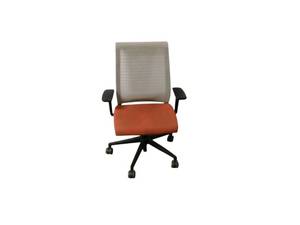 lot 21 image: Steelcase Think Task Chair
