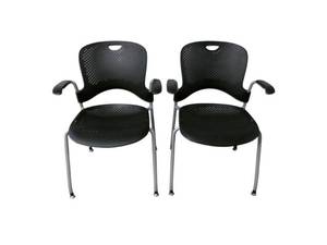 lot 49 image: 2 Herman Miller Caper Chairs