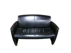 lot 150 image: Leather Loveseat