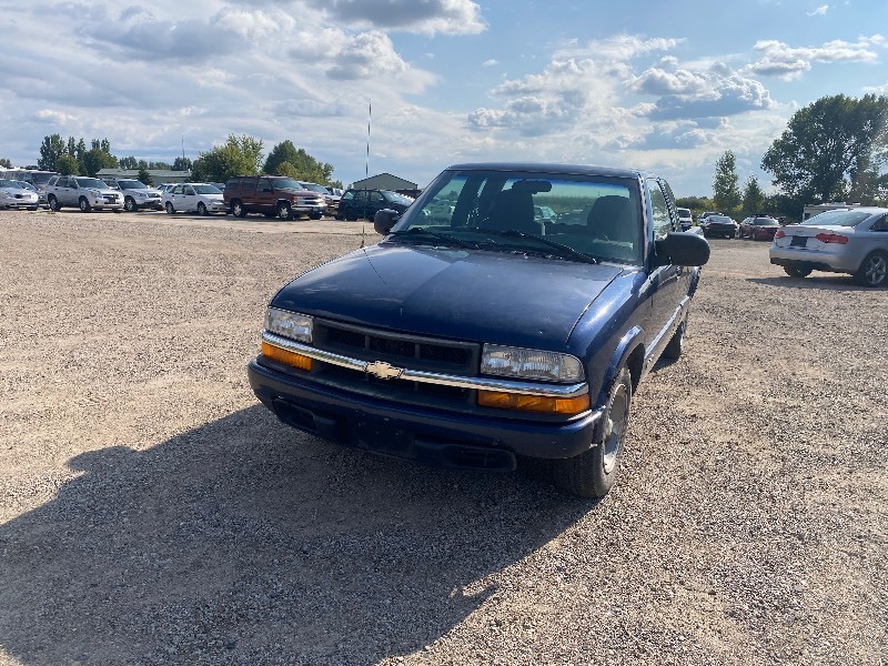 lot 11 image: 1999 Chevrolet S10