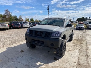 lot 1 image: 2005 Nissan Titan