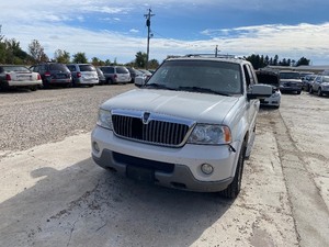 lot 6 image: 2004 Lincoln Navigator