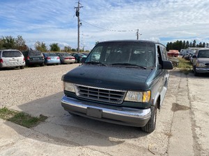 lot 16 image: 1995 Ford E150