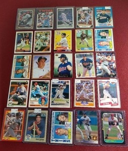 lot 49 image: (25) Kent Hrbek Cards