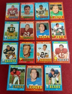 lot 106 image: (15) 1971 Topps Football Cards