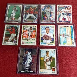 lot 143 image: (10) Minnesota Twins Cards - All Rookies & Prospects