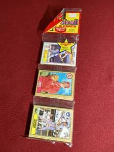 lot 152 image: Unopened 1987 Topps Baseball Rack Pack