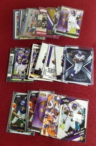 lot 175 image: (30) Adrian Peterson Cards