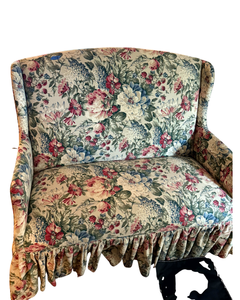 lot 7 image: Floral Upholstered Loveseat with Skirted Base