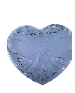 lot 32 image: Pressed Glass Heart Dish