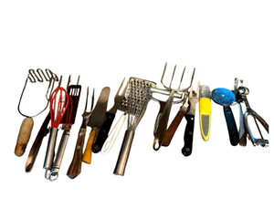 lot 48 image: Assorted Kitchen Utensils Lot