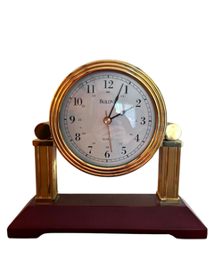 lot 74 image: Bulova Quartz Desk Clock