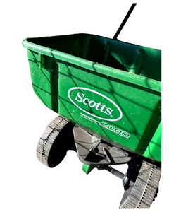 lot 139 image: Scotts SpeedyGreen 2000 Push Broadcast Spreader