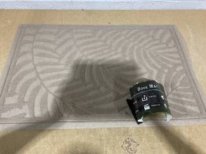 lot 500 image: Beige Door Mat, Measures 24 x 36