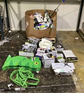 lot 706 image: Wholesale Pallet of Miscellaneous Items