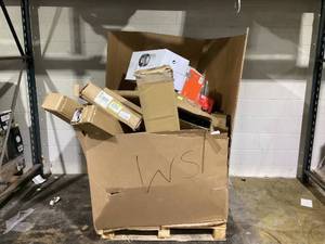 lot 709 image: Wholesale Pallet of Miscellaneous Items