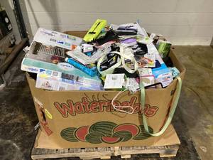 lot 710 image: Wholesale Pallet of Miscellaneous Items