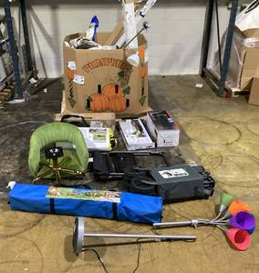 lot 713 image: Wholesale Pallet of Miscellaneous Items