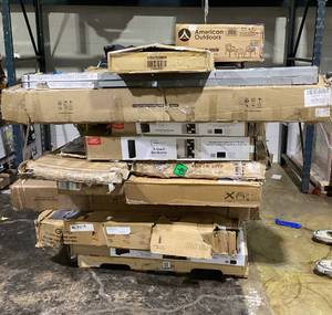 lot 714 image: Wholesale Pallet of Miscellaneous Items