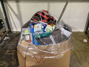 lot 715 image: Wholesale Pallet of Miscellaneous Items