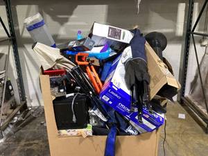 lot 717 image: Wholesale Pallet of Miscellaneous Items