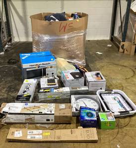 lot 720 image: Wholesale Pallet of Miscellaneous Items