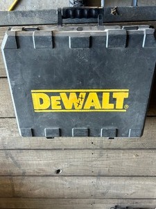 lot 23 image: Dewalt 14.4V trim Nailer with case