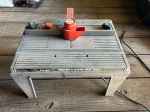 lot 36 image: Hirsh Router Sable Table with BD router