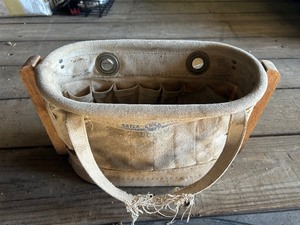 lot 37 image: Lineman Tool bag