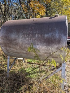 lot 51 image: Fuel Barrel with stand