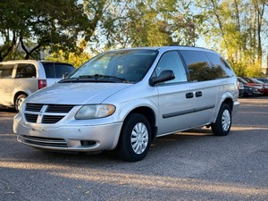 lot 19 image: 2005 DODGE GRAND CARAVAN SE No Accidents (NO RESERVE)