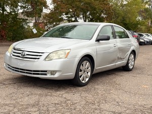 lot 22 image: 2006 TOYOTA AVALON XL No Accidents Reported (NO RESERVE)