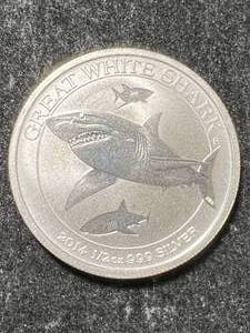 lot 68 image: HALF TROY OZ .999 FINE SILVER 2014 GREAT WHITE SHARK ROUND