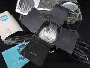 lot 35 image: SYLVANIA SUN GUN PROFESSIONAL PHOTO LIGHT