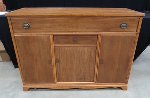 lot A9 image: BUFFET SIDEBOARD