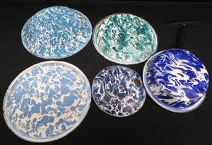 lot 47 image: ENAMELWARE