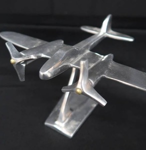 lot 50 image: CAST ALUMINUM DESK MODEL AIRPLANE