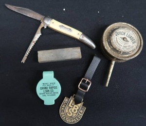 lot 51 image: VINTAGE  ANTIQUE FINDS