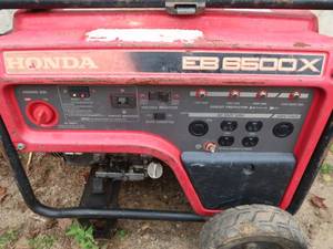 lot B2 image: HONDA GENERATOR EB6500X.  PARTS
