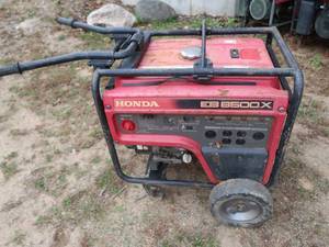 lot B5 image: HONDA GENERATOR EB6500X.   PARTS