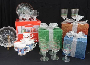lot 11 image: CHRISTMAS COFFEE & DECOR