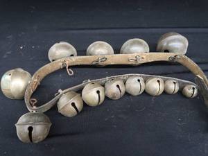 lot 78 image: JINGLE BELLS JINGLE BELLS.. BRASS