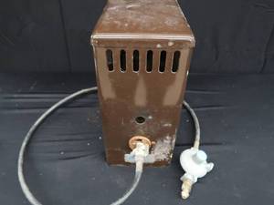 lot 98 image: AF THOMPSON FISH HOUSE STOVE