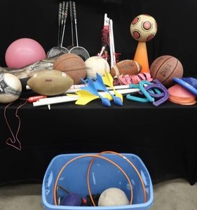 lot 109 image: YARD GAMES  OUTDOOR SPORTS LOT