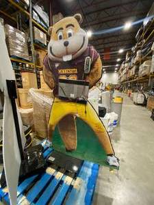 lot 9ET image: Goldy Gopher Standup Cutout 5881410(ET)