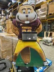 lot 8ET image: Goldy Gopher Cutout 5881400 (ET)