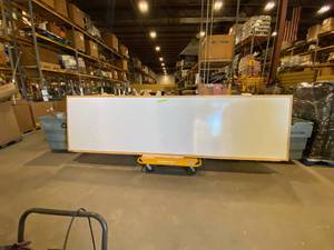 lot 7ET image: Whiteboard with sheet metal backing (5884150)- ET