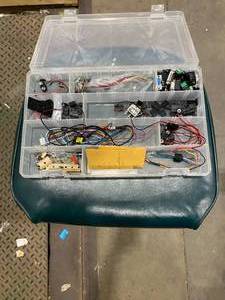 lot 5ET image: Box of electronic supplies (5884190)- ET